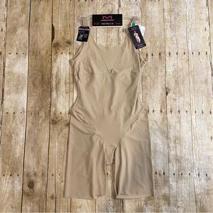 NWT Maidenform Nude Firm Control Sleek Smoothing Shapewear | L